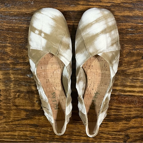 Korks Tan and White tie dyed ballet flats - Picture 10 of 10